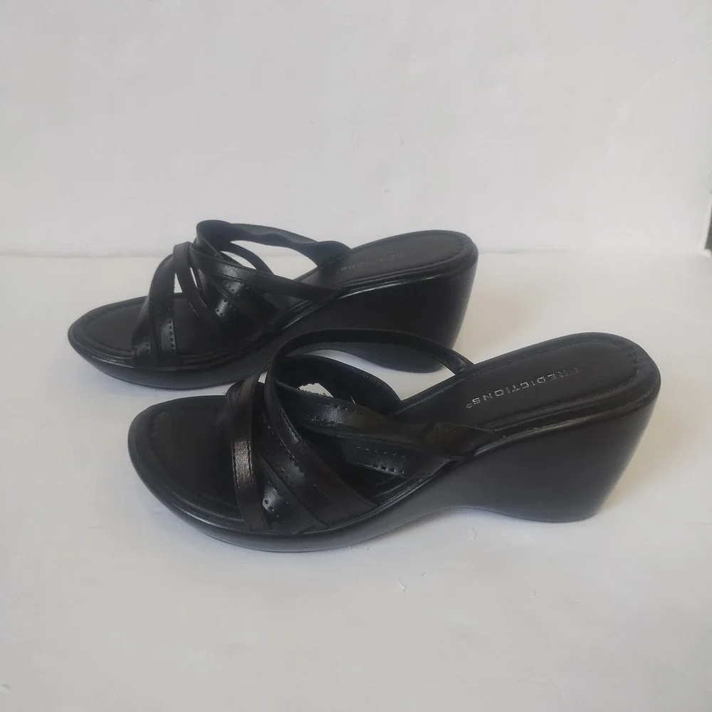 Predictions Wedge Leather Sandals Women's 7W Black Strappy Slide 90s Minimalist